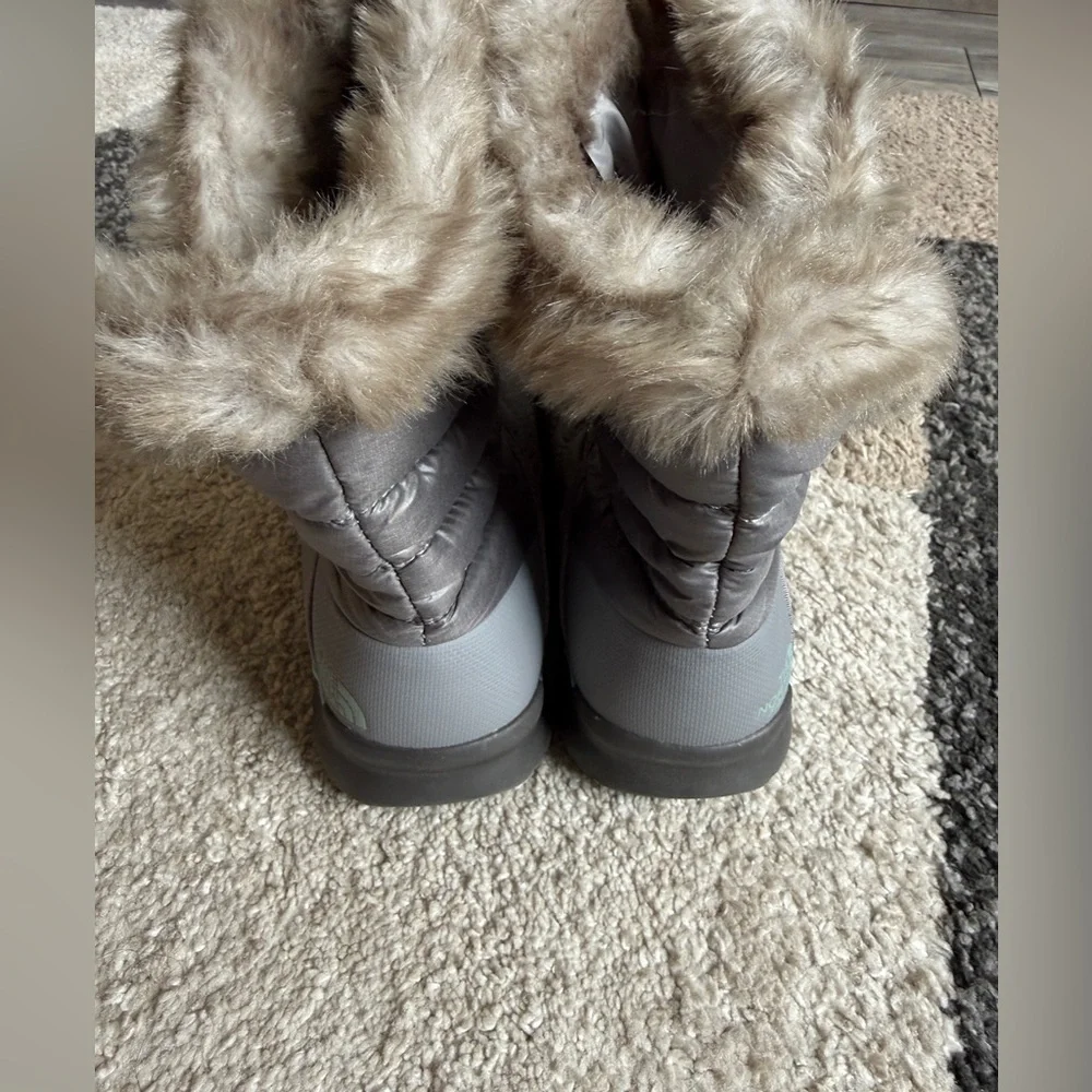 The North Face Women’s Thermoball Microbaffle Gray Winter Boots- Size 7